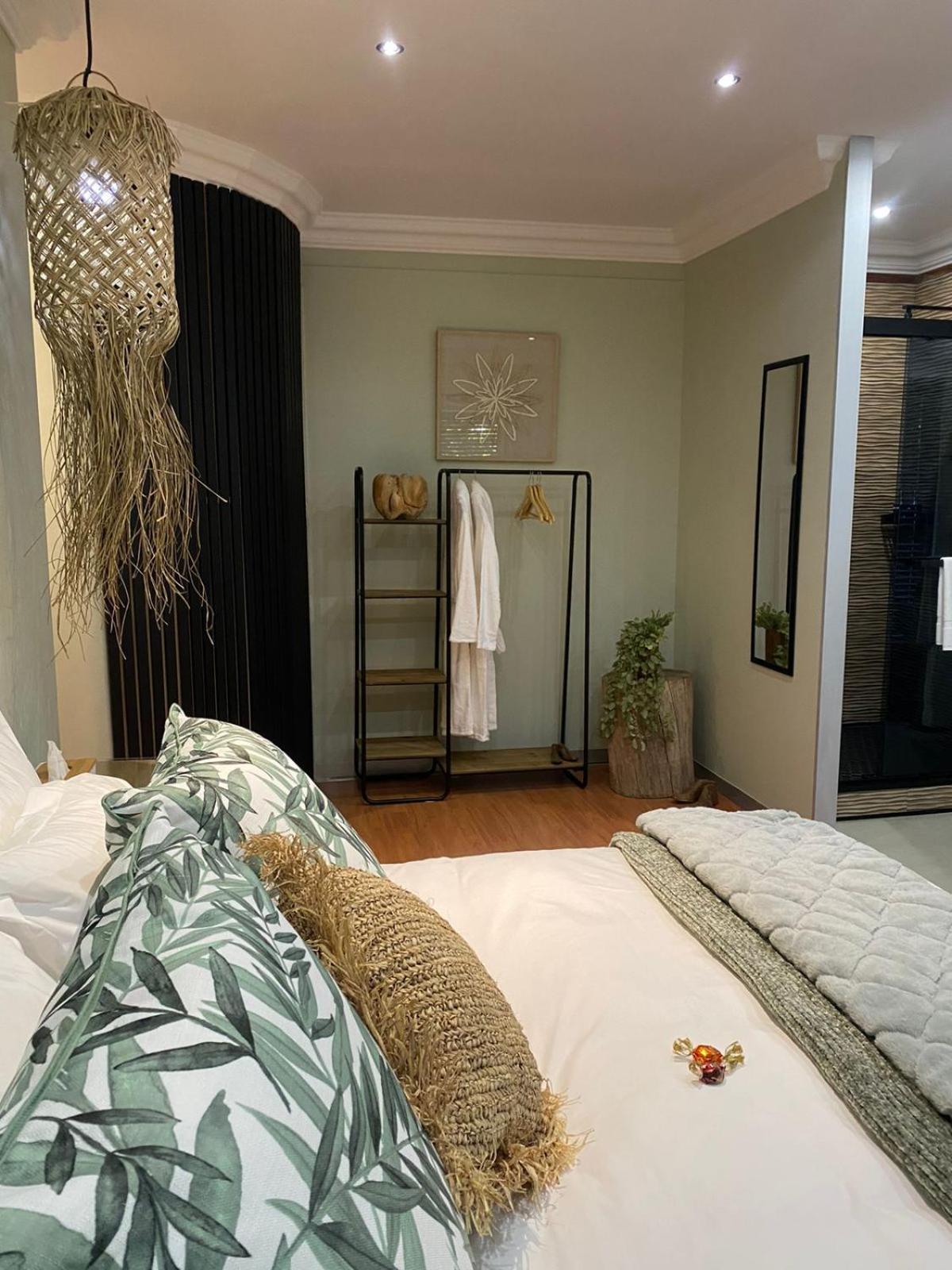 Luxury Upmarket Guesthouse 20 On 4Th Rustenburg Exterior photo